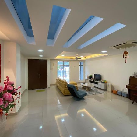 Entire Residential Home•Jia Residences Bkt Serdang沙登温暖的家 Seri Kembangan Bagian luar foto