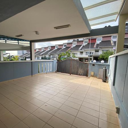 Entire Residential Home•Jia Residences Bkt Serdang沙登温暖的家 Seri Kembangan Bagian luar foto