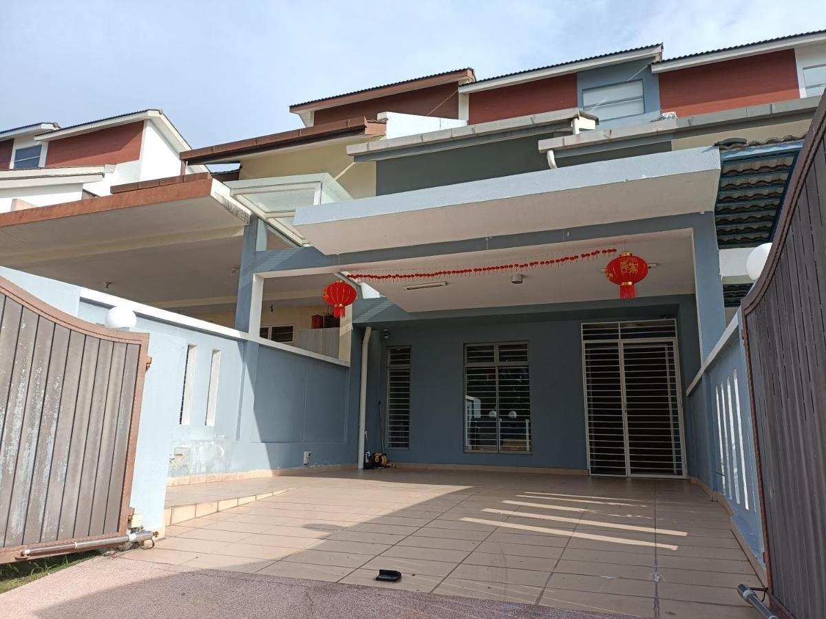 Entire Residential Home•Jia Residences Bkt Serdang沙登温暖的家 Seri Kembangan Bagian luar foto