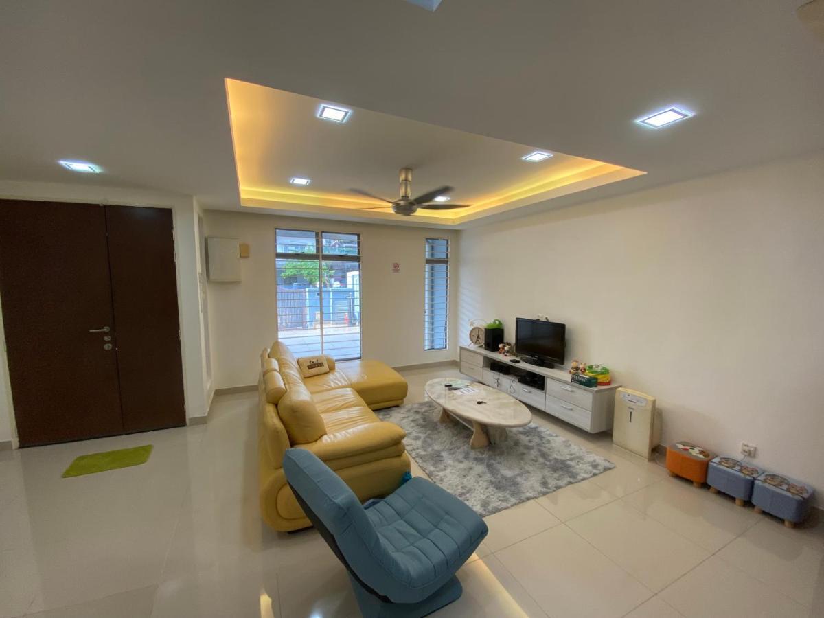 Entire Residential Home•Jia Residences Bkt Serdang沙登温暖的家 Seri Kembangan Bagian luar foto
