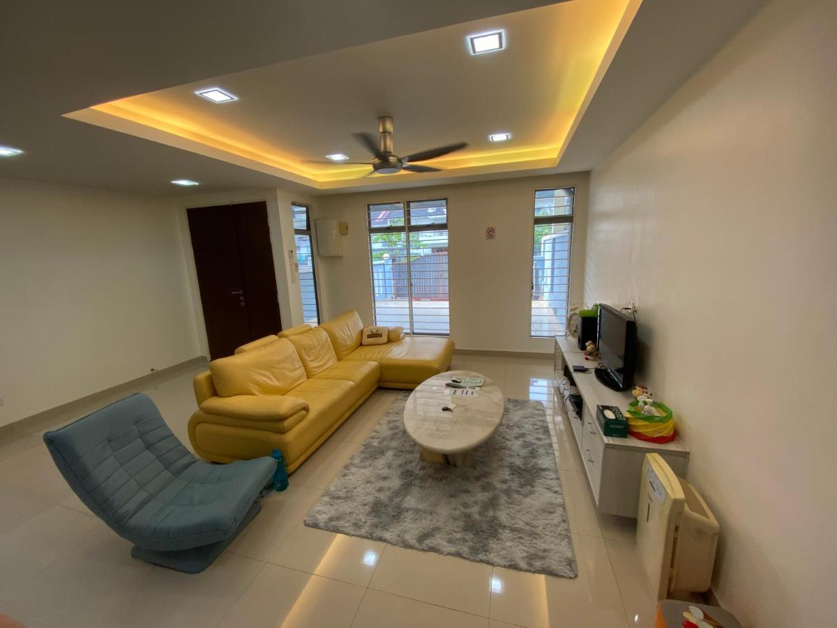 Entire Residential Home•Jia Residences Bkt Serdang沙登温暖的家 Seri Kembangan Bagian luar foto