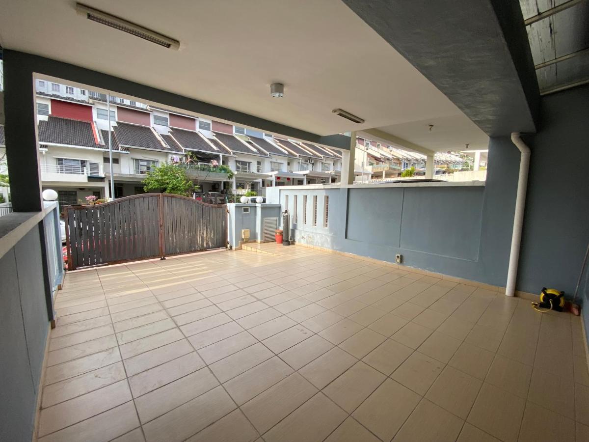 Entire Residential Home•Jia Residences Bkt Serdang沙登温暖的家 Seri Kembangan Bagian luar foto